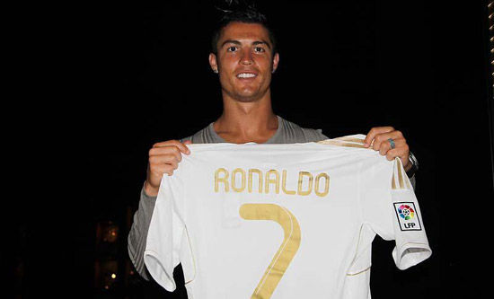 半场：皇马1-2曼城，罗德里戈破门，奥赖利扳平，哈兰德反超（半场战报：皇马1-2落后曼城，罗德里戈先开纪录，奥赖利扳平，哈兰德反超比分）