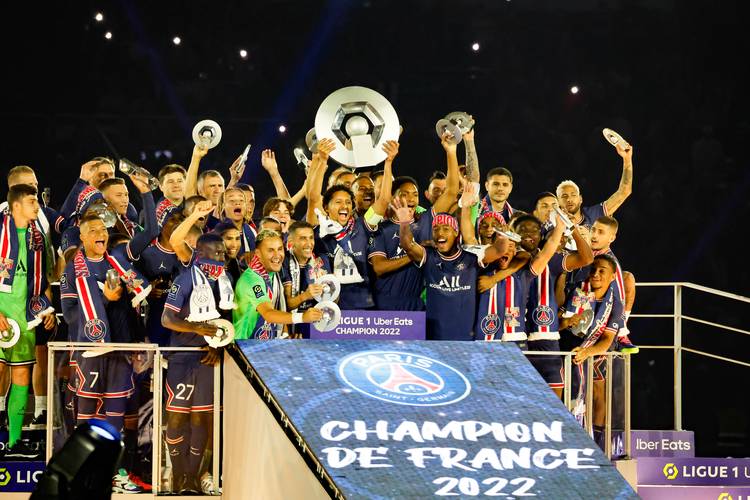 德转统计国家队出场时间前20：C罗、梅西前2，布冯、魔笛上榜（德转公布国家队出场时长TOP20：C罗、梅西包揽前二，布冯与莫德里奇在列）