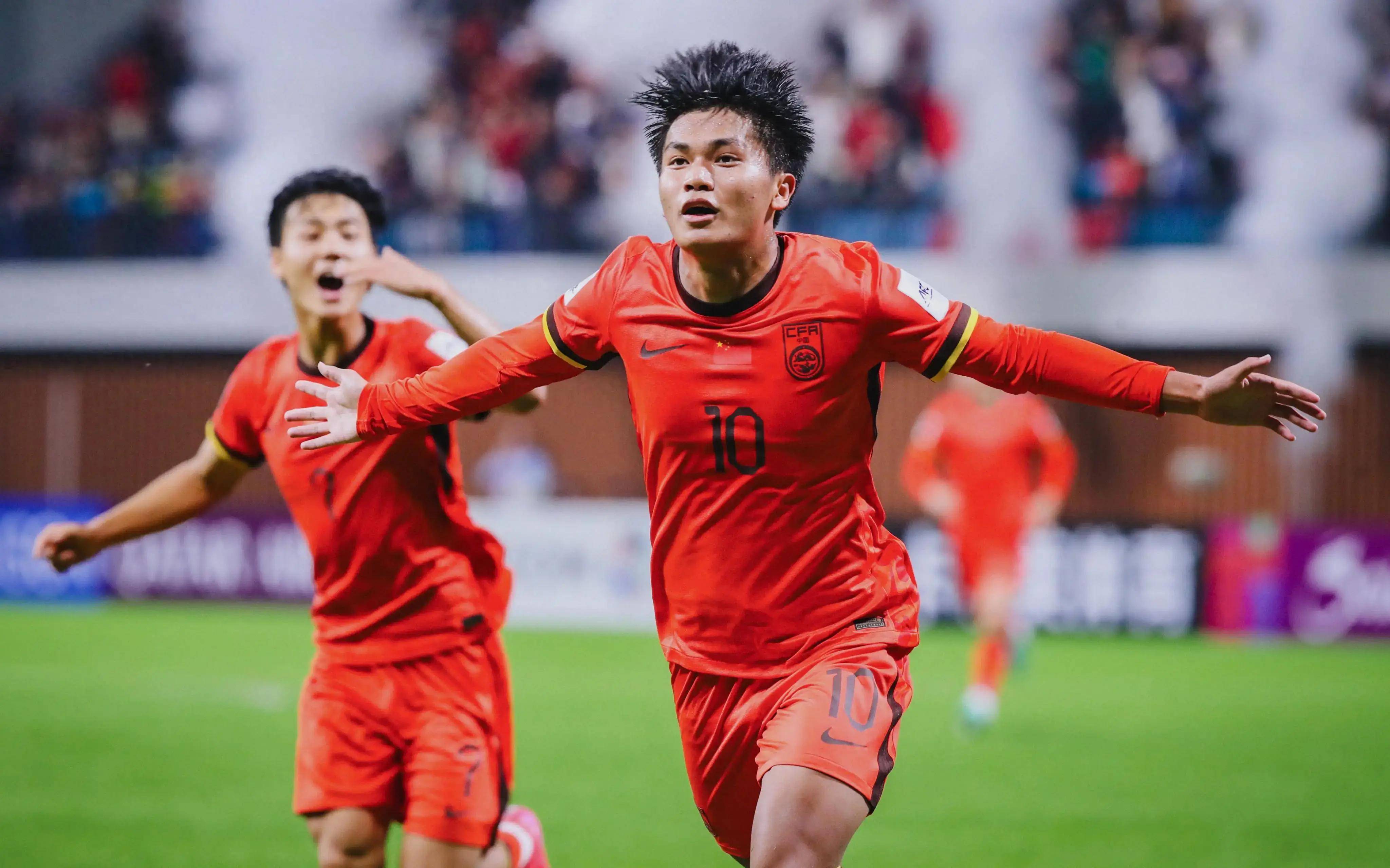 记者：若森林对安德森要价一直很高，曼城会选择埃德松（记者：若森林对安德森坚持高要价，曼城会留用埃德松）