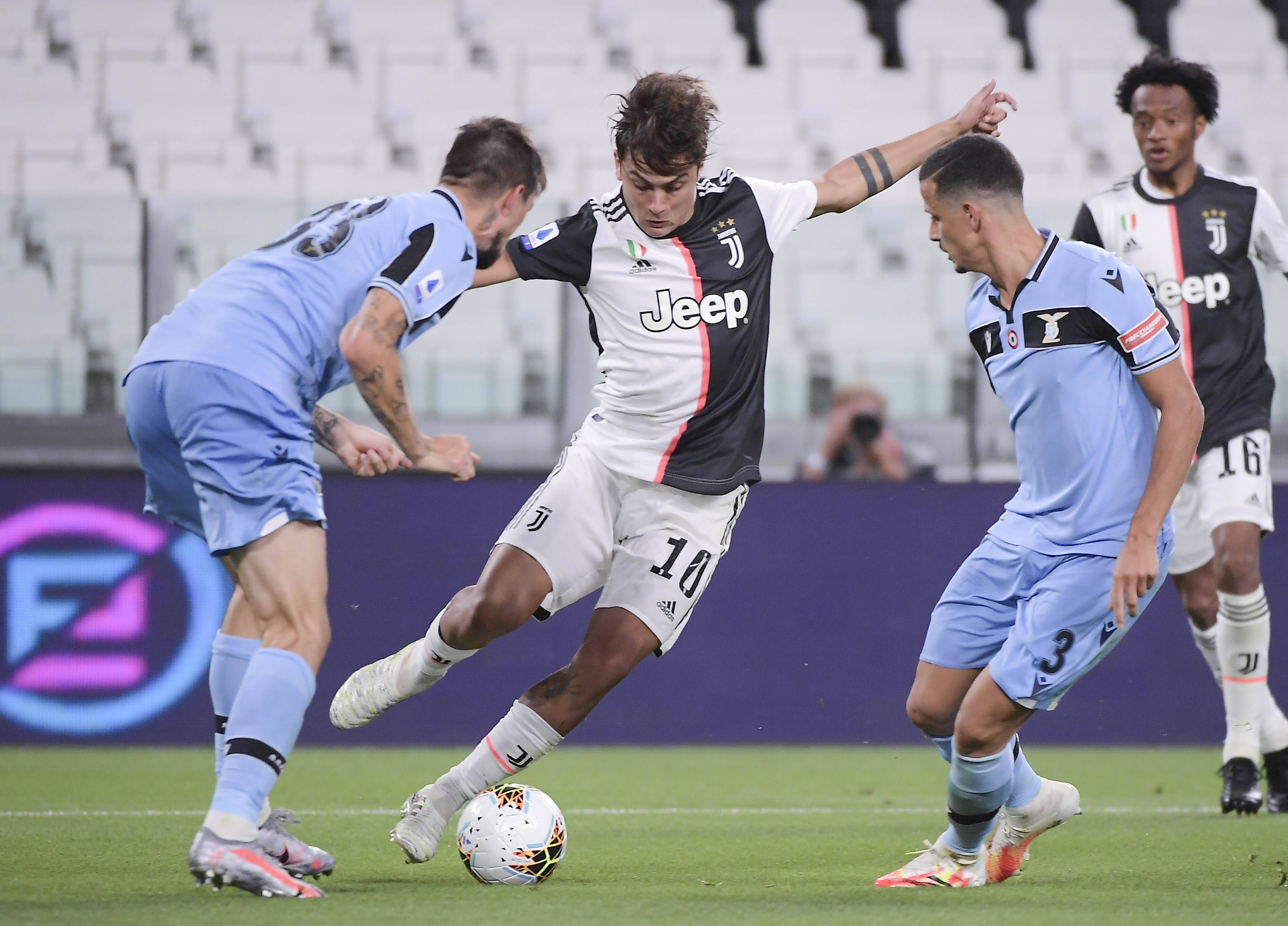 克罗地亚主帅质疑：某些球队没亮眼表现，凭啥分在一档？（克罗地亚主帅发声：表现平平的球队凭什么进第一档？）