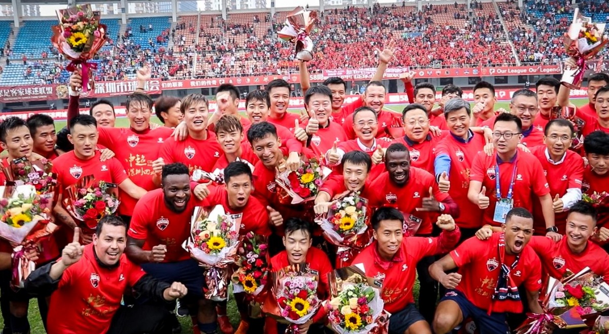 早报：推开门重逢再相拥？（早报：开门相逢，能再拥抱吗？）