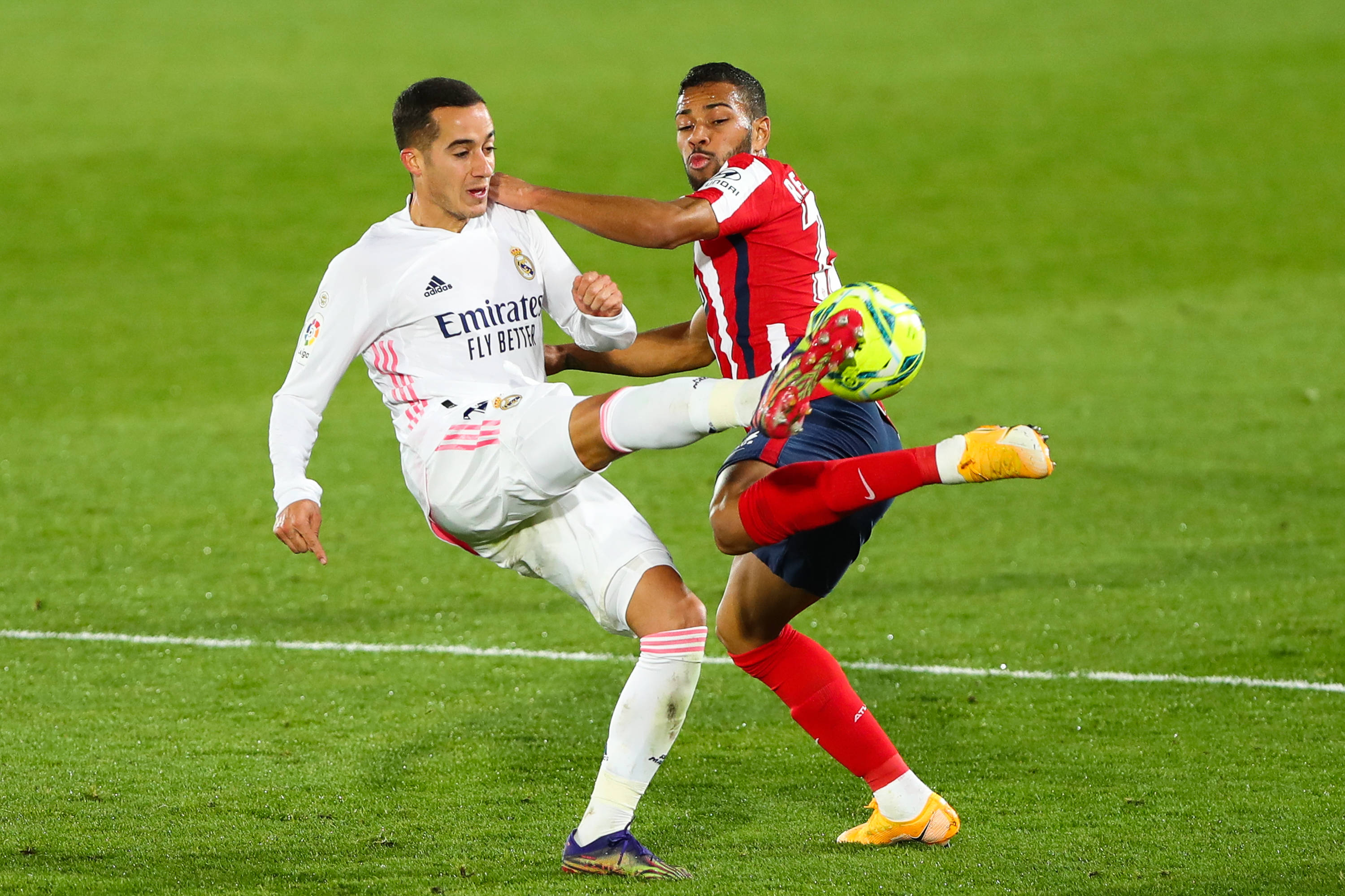 雷迪克：里夫斯在对热火首节伤到腹股沟，明天再次评估他伤情（雷迪克：里夫斯在对阵热火首节腹股沟受伤，伤情将于明日再评估）