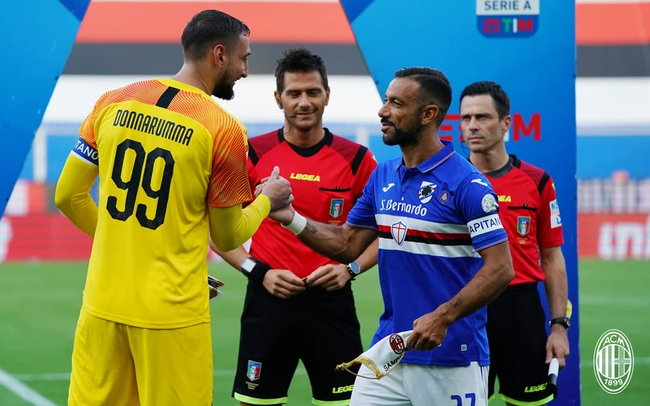 詹姆斯时隔14年再次来蓉，现场表白“我太爱成都了”，球迷冒雨齐聚万象城集体高呼“LBJ”（阔别14年詹姆斯再访成都：现场告白“太爱成都”，万象城球迷冒雨齐喊“LBJ”）