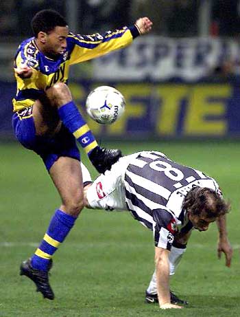 活塞主帅赛后先表达判罚尺度存在不一致，但随后立即闭嘴不谈（活塞主帅赛后质疑判罚尺度不一，随即选择缄默）